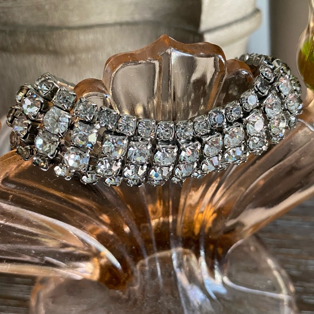 RARE Vintage Pretty WEISS‎ Signed Clear Rhinestone Silver Tone Cuff Bracelet - Picture 2 of 16